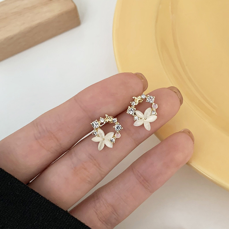 925 Silver Needle Korean fresh and delicate flower Stud Earrings, 2025 New trendy, simple and small earrings, elegant women's earrings full figure