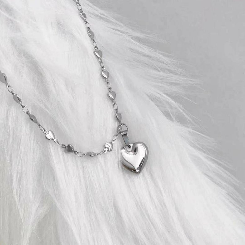 The heart-shaped pendant necklace is a light luxury and niche design for women. The collarbone chain is simple and popular, with a unique and elegant style Specification drawing