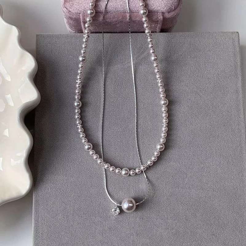 French niche and light luxury Manta rose pearl zircon necklace for women on Instagram, a versatile French layering collarbone chain Application Scenario