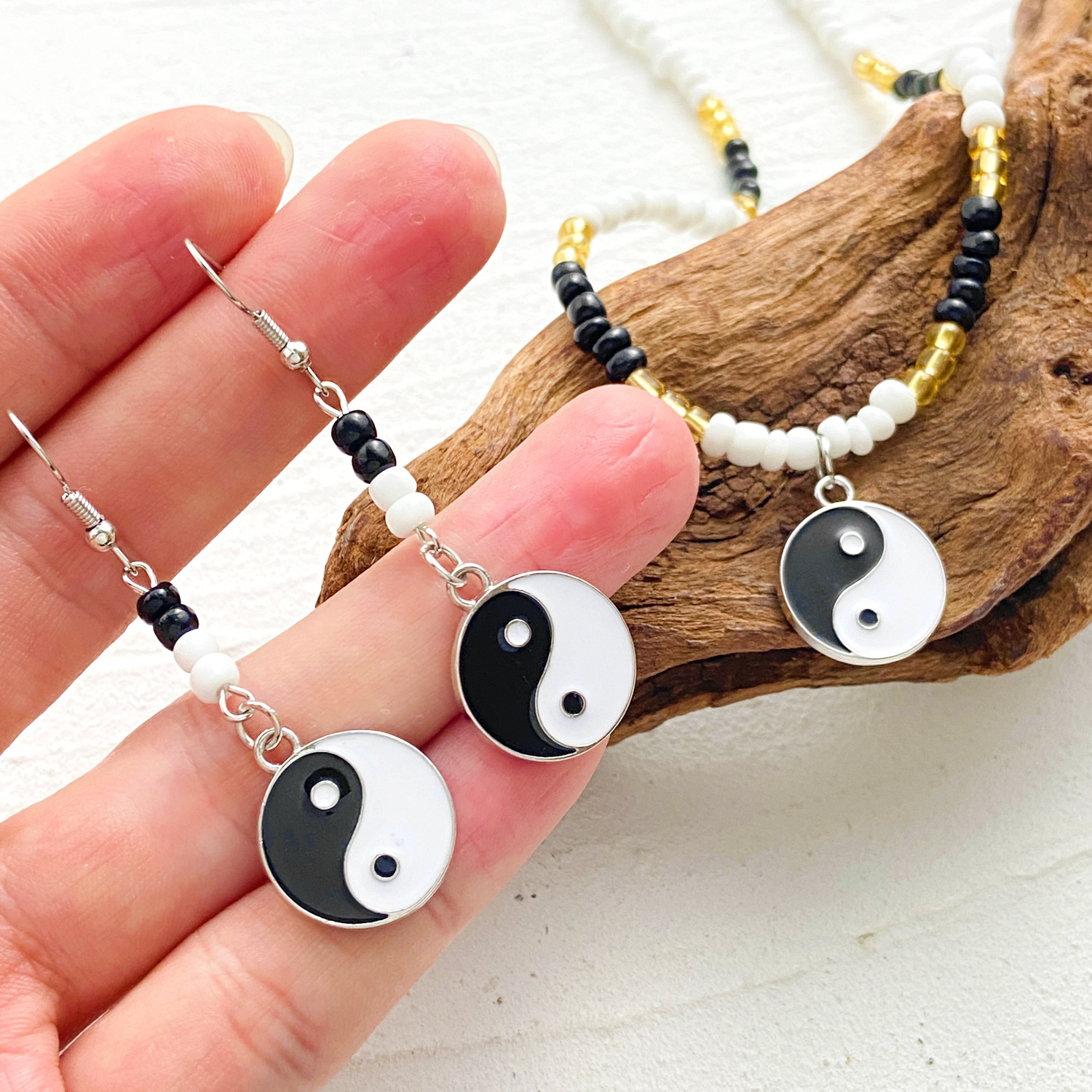European and American cross-border retro beaded necklace, earrings, jewelry, women's set, black and white Tai Chi, Bagua, Yin and Yang earrings, collarbone chain Specification drawing