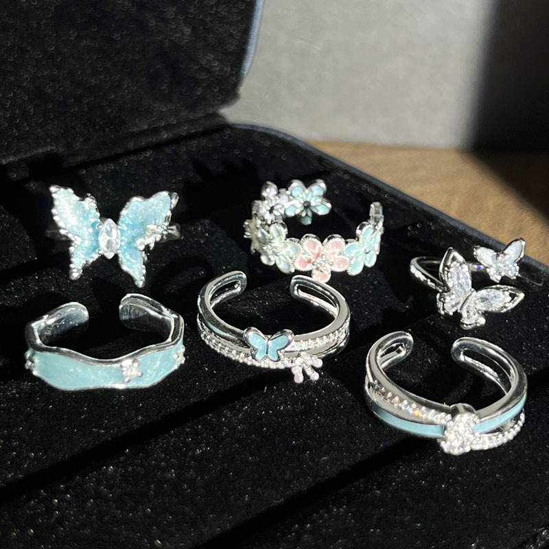 The ice blue butterfly ring is dreamy and dynamic. The butterfly opening ring is a sweet and romantic, light luxury and niche fashion ring for women details Picture