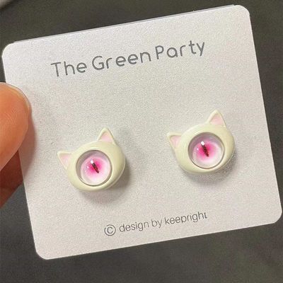 In 2025, the new trendy one-eyed little monster stud earrings exude a feminine charm and a high-end, unique and niche design Application Scenario