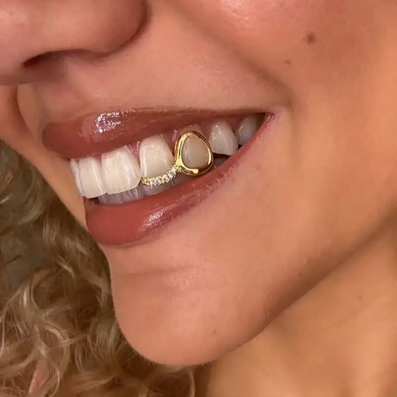 Hollowed-out heart-shaped stick diamond double-set braces, cool and shiny gold teeth for daily outings, hip-hop versatile cross-border accessories wholesale Item Picture