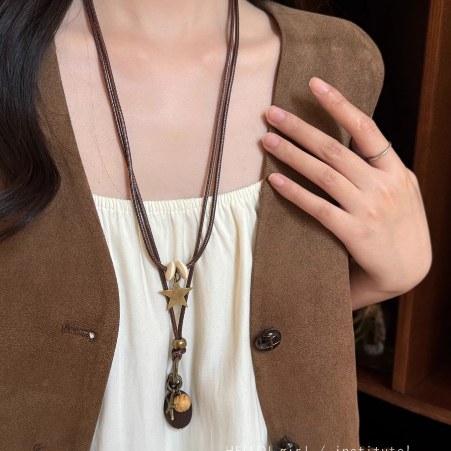 New Chinese-style double-layer star necklace for women, long retro hoodie chain pendant, Bohemian ethnic style neck accessory Application Scenario