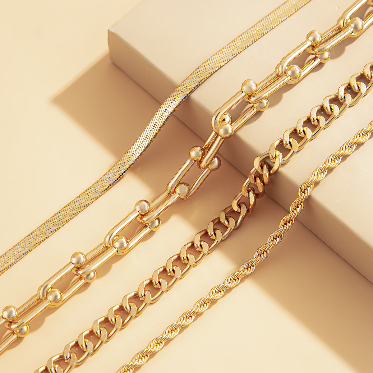 European and American cross-border jewelry, simple multi-layer tassel set necklace, retro U-shaped buckle, twist element chain necklace Application Scenario