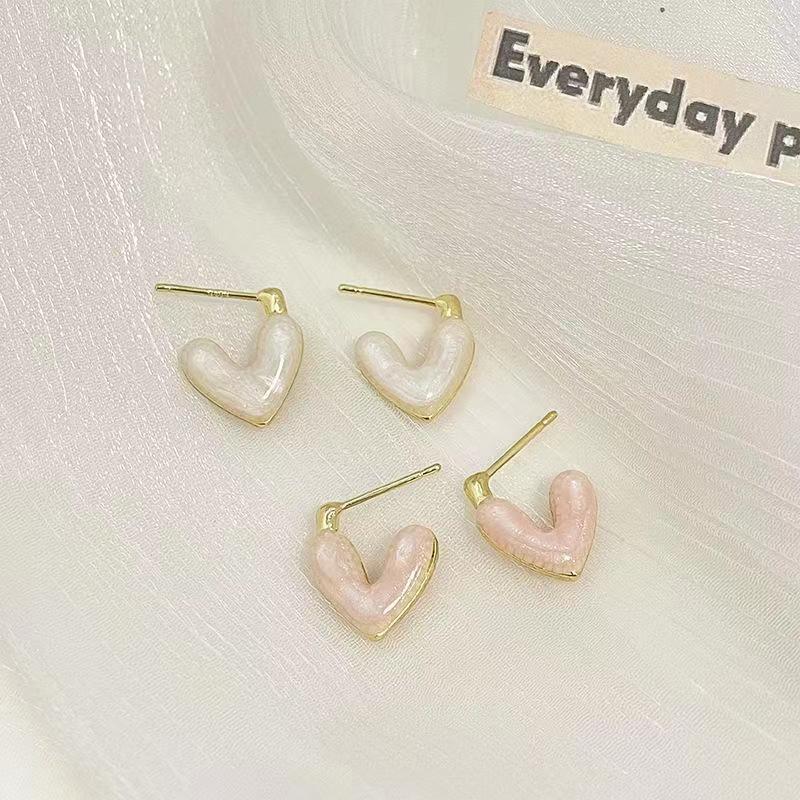 Korean-style high-end oil-dripping heart-shaped stud earrings, feminine, fashionable, simple and versatile earrings, niche design sense earrings details Picture
