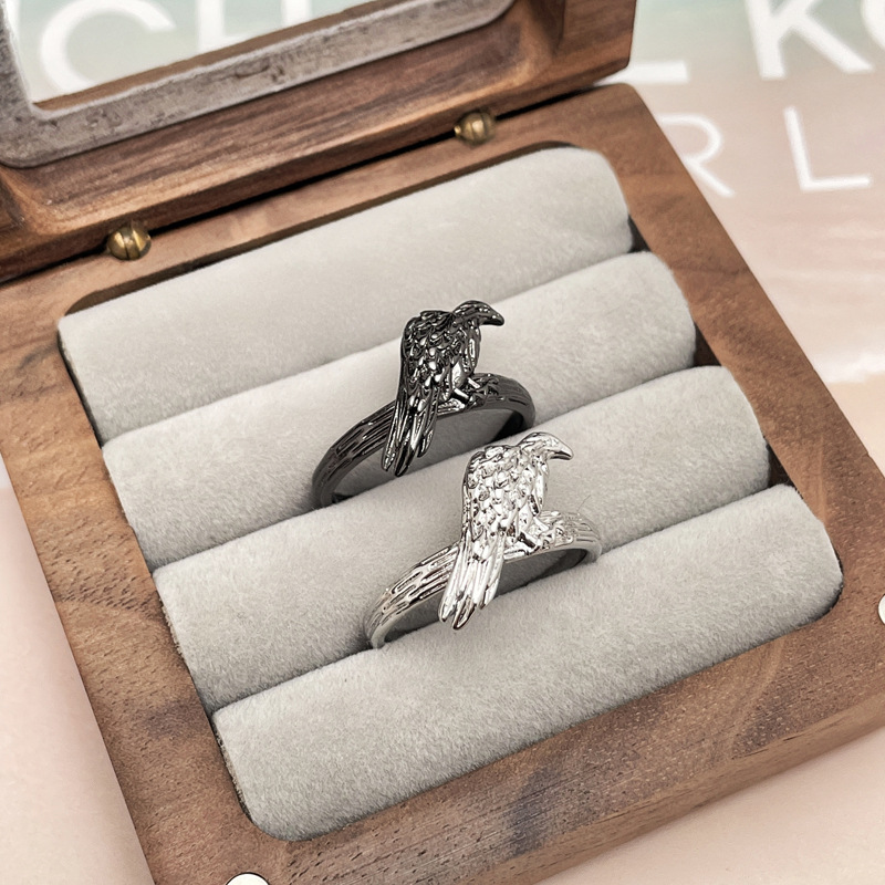 Dark style, individualistic punk bird opening ring, a unique and niche couple ring with a cold and gender-neutral style Specification drawing