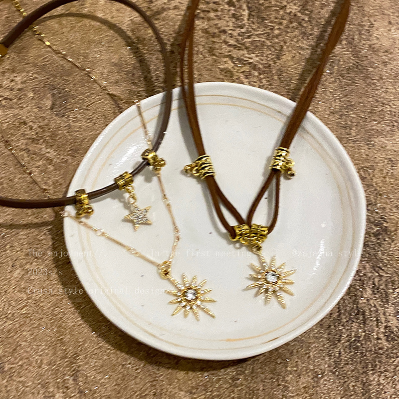 Wholesale of Maillard diamond-encrusted sun bell necklace with French retro design, collarbone chain and sweet and cool style Application Scenario