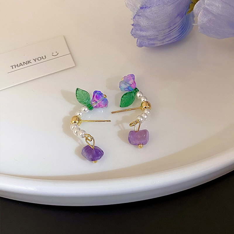 The same style of lily of the valley pearl earrings as Zhao Silu, featuring a niche design for women and a sweet forest-themed stud accessory Application Scenario