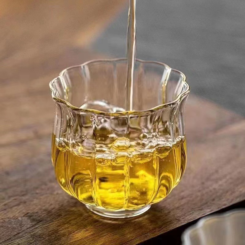 Creative glass cups, simple household tea tasting cups, tea cups, popular water cups, high borosilicate heat-resistant glass tea cups, lotus cups details Picture
