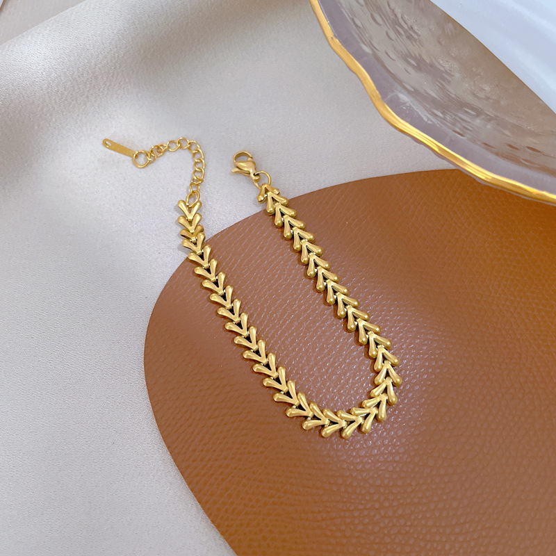 【 All-titanium Steel 】 Dongdaemun's cold and unique V-shaped chain bracelet is a retro best friend of a female Internet celebrity Specification drawing