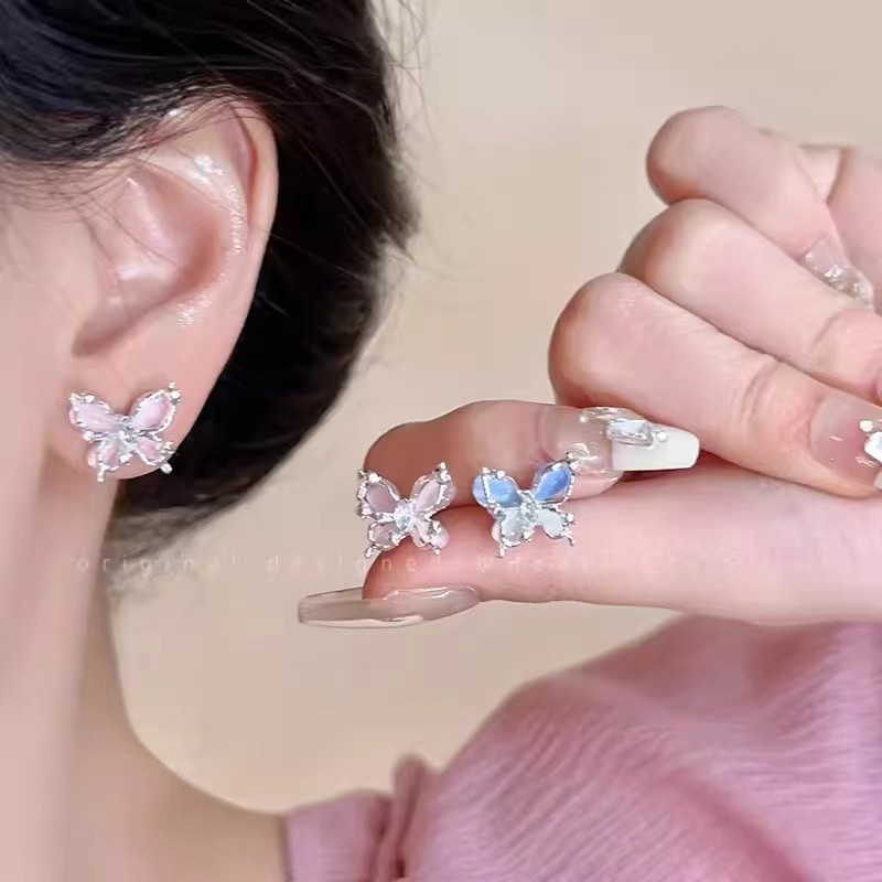 I want to fall in love! Pink zircon butterfly stud earrings with a light luxury and high-end design for women, a new type of earrings in 2025 full figure