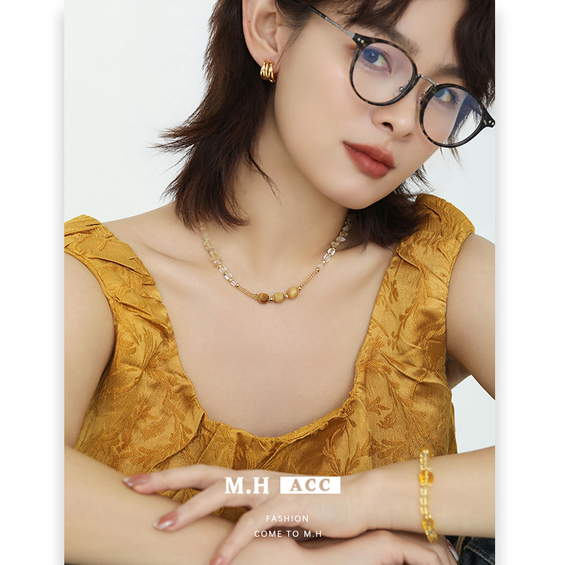 Sweet yellow crystal rice bead beaded necklace for women, a unique and fashionable style with a vacation vibe. Collarbone chain, a personalized and versatile necklace full figure