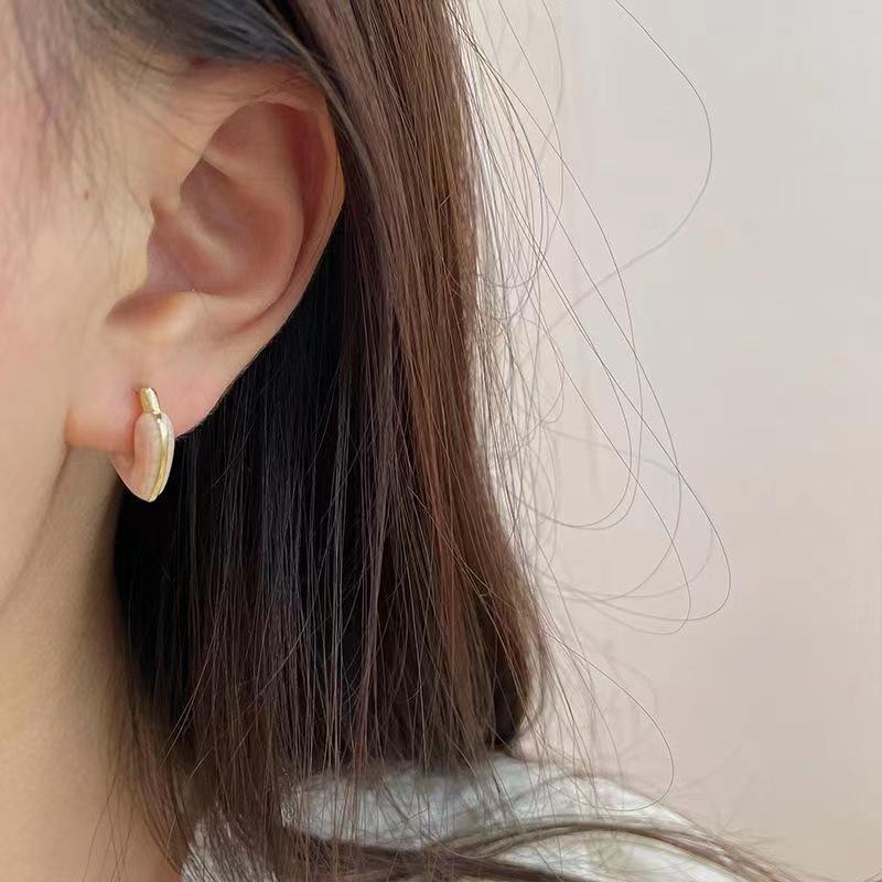 Korean-style high-end oil-dripping heart-shaped stud earrings, feminine, fashionable, simple and versatile earrings, niche design sense earrings Specification drawing