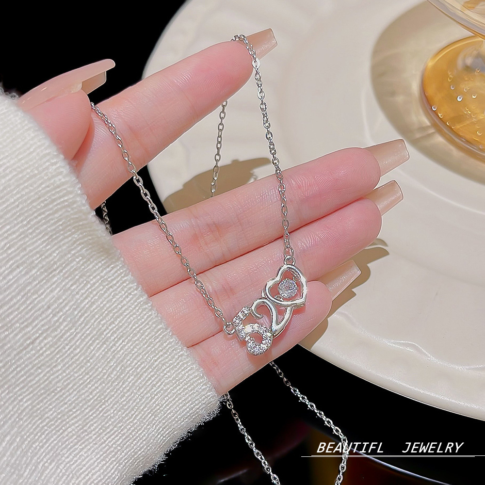 Romantic 520 necklace, woman's beating heart, niche collarbone chain, Valentine's Day gift accessory, elegant titanium steel collarbone chain details Picture