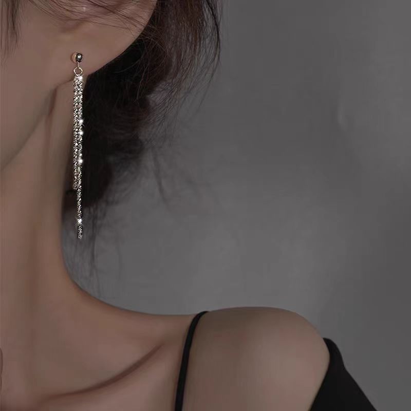 Silver fine glittering starry sky tassel earrings, long stud earrings, women's 2025 new style, niche design sense, high-end earrings full figure