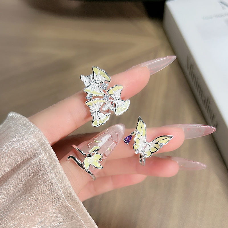 Korean version exquisite and dynamic butterfly gradient tender yellow enamel ring, a new sweet, cool, gentle and fashionable index finger ring for women full figure