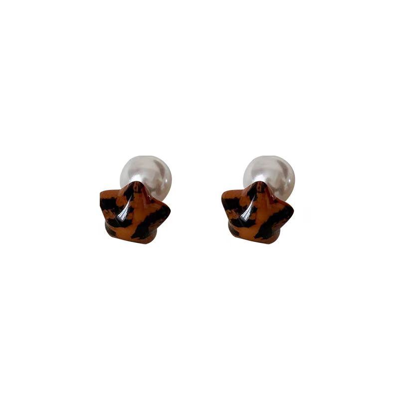 The new Maillard leopard print five-pointed star stud earrings for autumn and winter, paired front and back, are the best-selling earrings of 2025 Item Picture