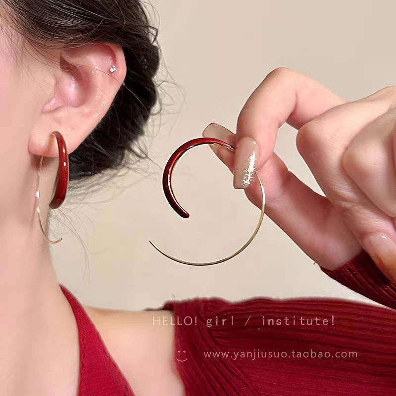 Autumn and winter high-end circular earrings, women's niche design, wine red stud earrings, retro drip glaze exaggerated ear rings details Picture