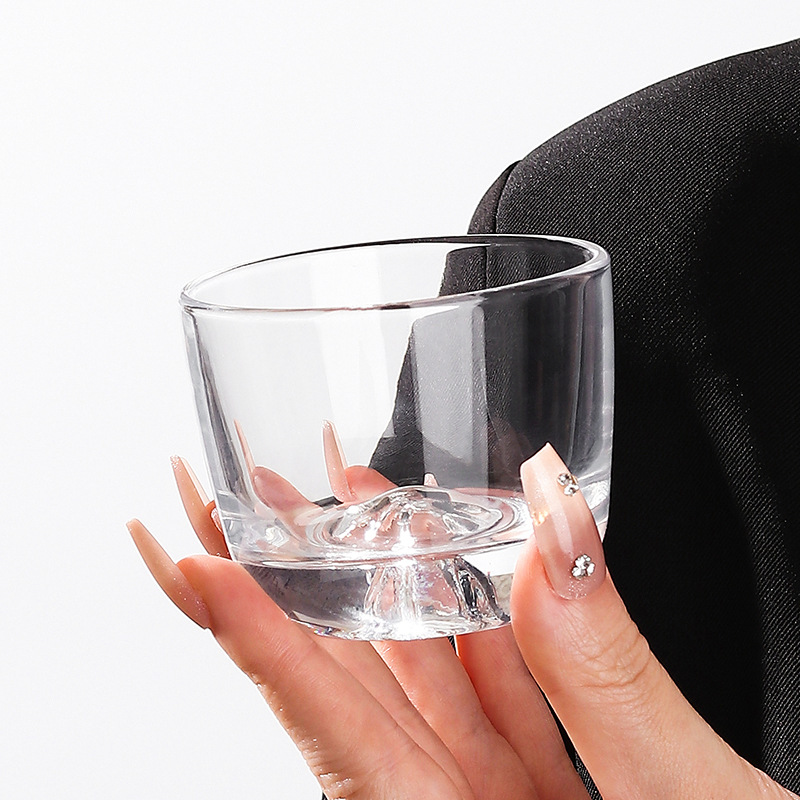 Wholesale of high-end Japanese mountain-viewing glass cups for household use, master cups, ladies' famous cups, and tea brewing glass cups Application Scenario