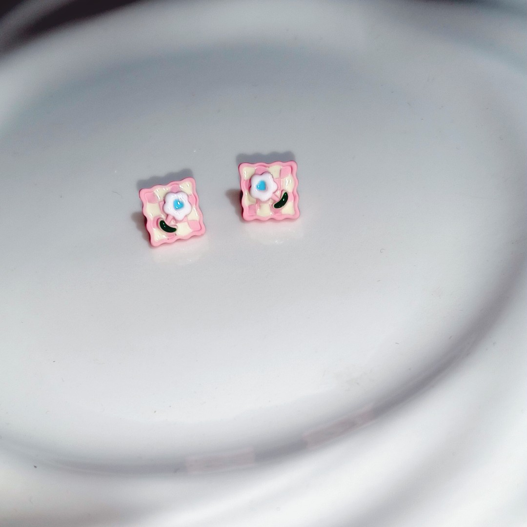 Fresh and sweet Korean style, versatile and elegant, niche flower stud earrings for women, exquisite and fashionable design sense, 2025 new style Application Scenario
