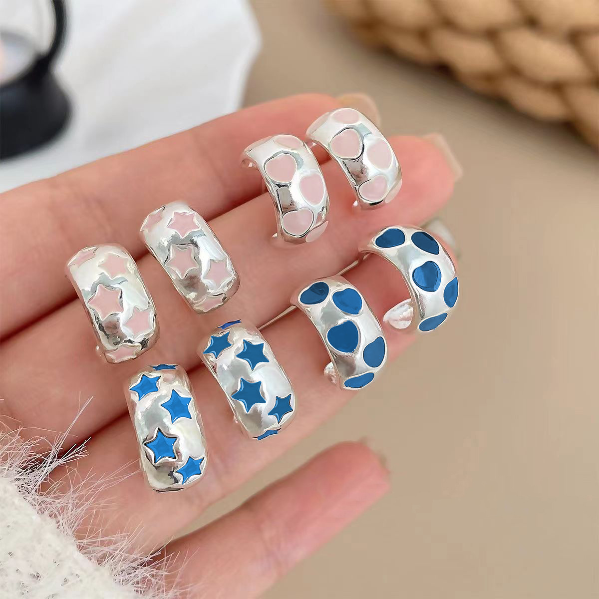 Fresh and elegant, sweet and niche, oil-dripping C-shaped stud earrings for women on Instagram, a new versatile and popular ear accessory from Japan and South Korea full figure