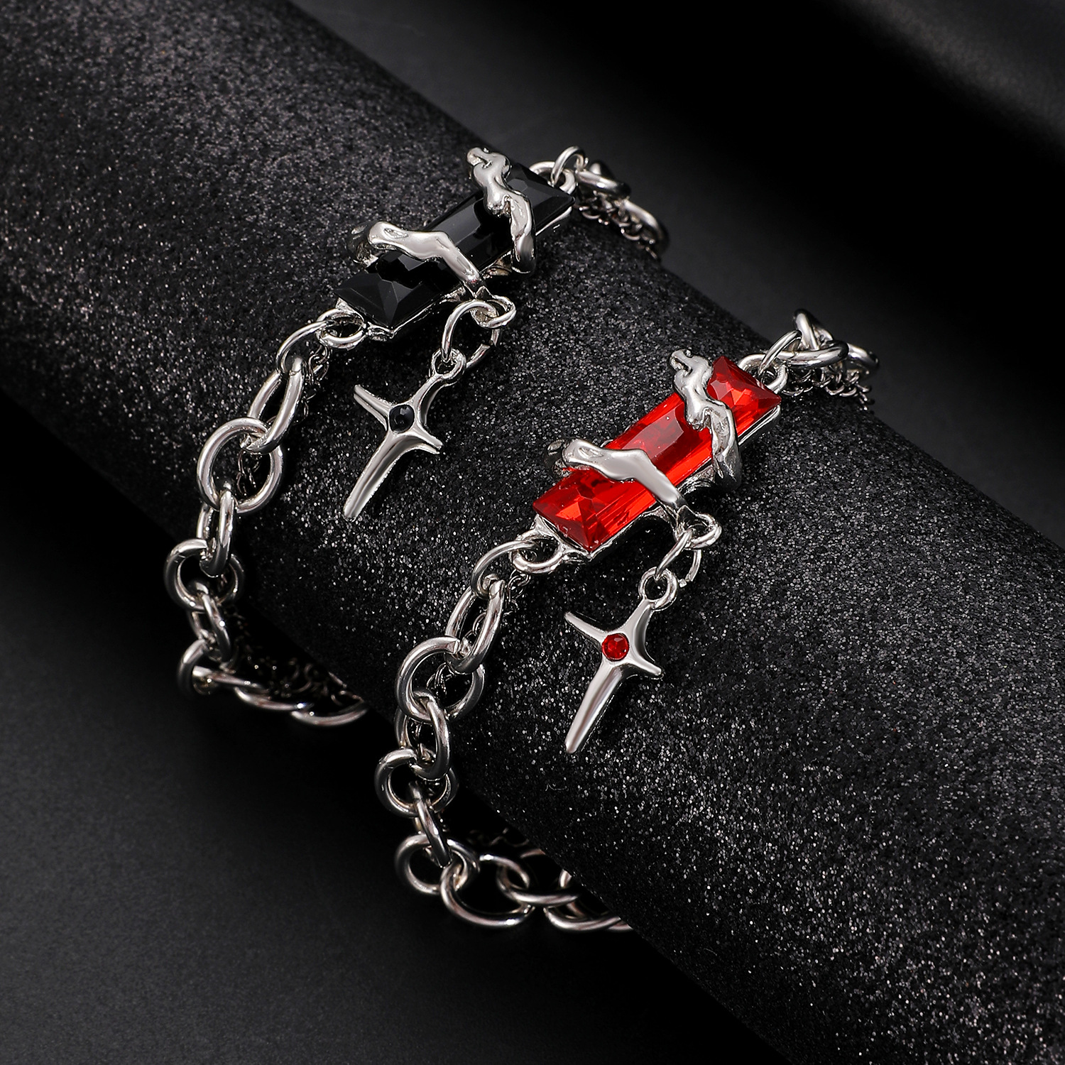 The star-wrapped black diamond bracelet is a new and versatile Halloween accessory for men, featuring a unique design. For women, it's a trendy and simple star-shaped necklace Specification drawing