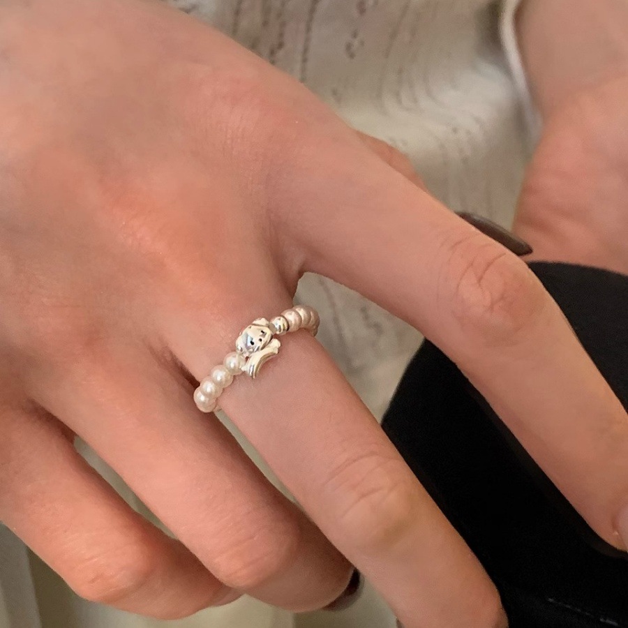 A niche design of a little dog pearl elastic rope ring, cute, simple and versatile index finger ring with a light luxury and high-end feel details Picture