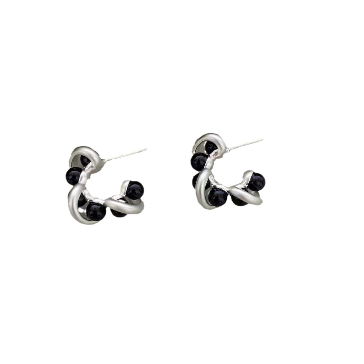 Black and silver color scheme, exquisite French retro round C-shaped earrings, light luxury and high-end, niche style, extremely simple stud earrings Item Picture