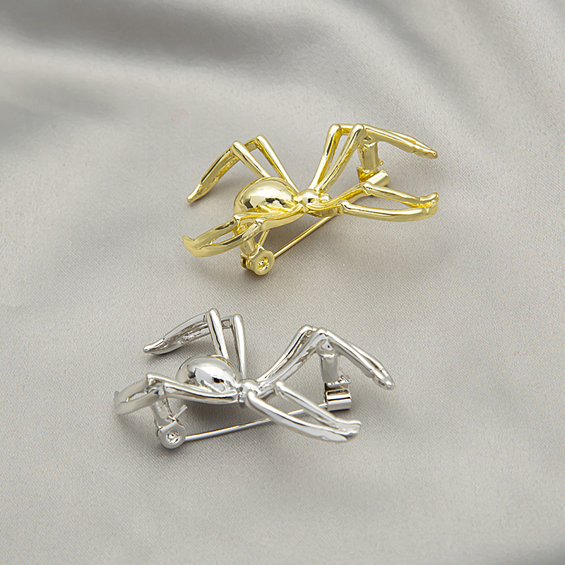 European and American trendy and creative spider brooches, retro fashion, versatile and elegant clothing accessories, suit pins and badges details Picture