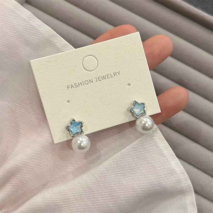 Clear blue star zircon stud earrings for women, small, exquisite and cool style earrings, niche design, high-end new earrings Specification drawing