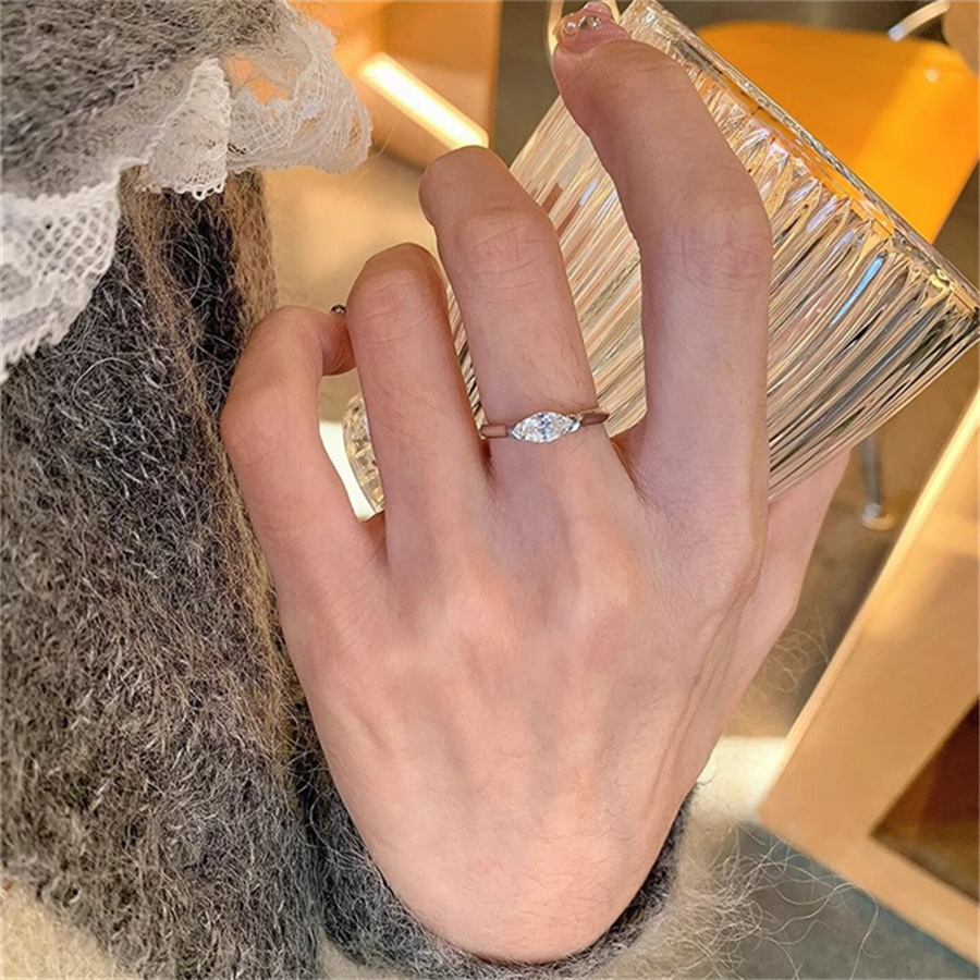 Korean version horse eye diamond ring, S925 sterling silver, high-end, light luxury, versatile and fashionable ring, niche design index finger ring Application Scenario
