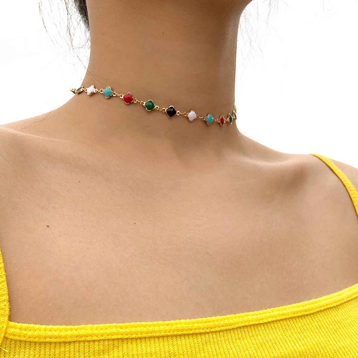 A simple and short fringed hollowed-out necklace for women from Europe and America, a retro colorful small flower ring handmade necklace details Picture