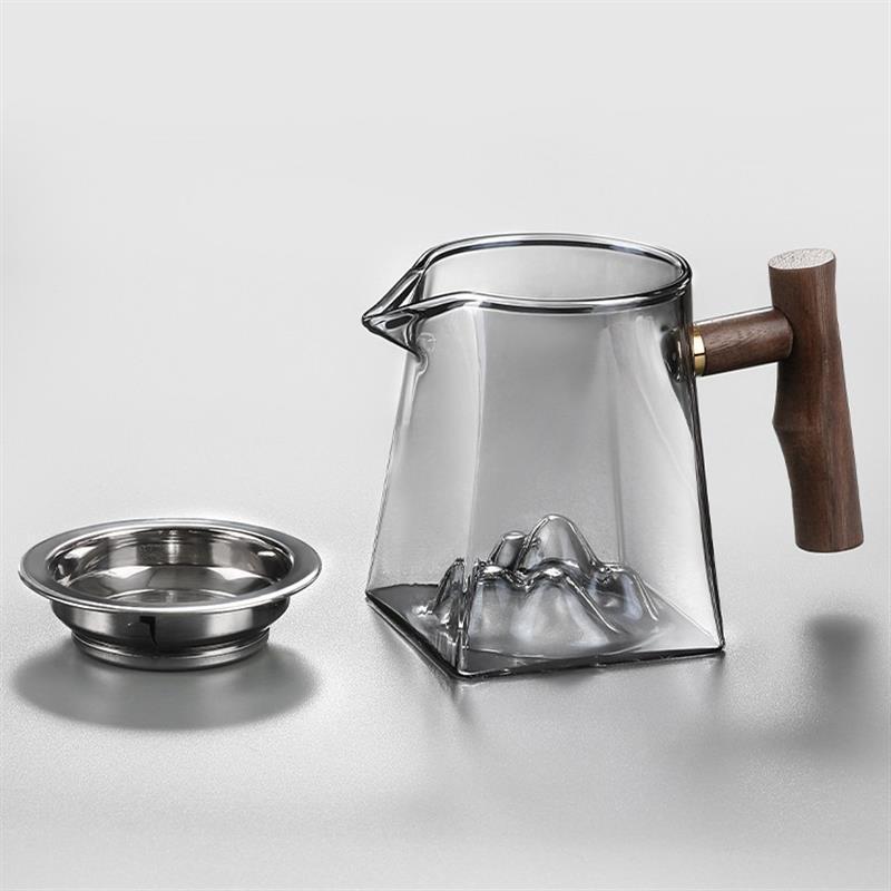 Wooden handle fair cup, household high borosilicate high-temperature resistant glass tea sea distributor, square glass mountain-viewing fair cup details Picture