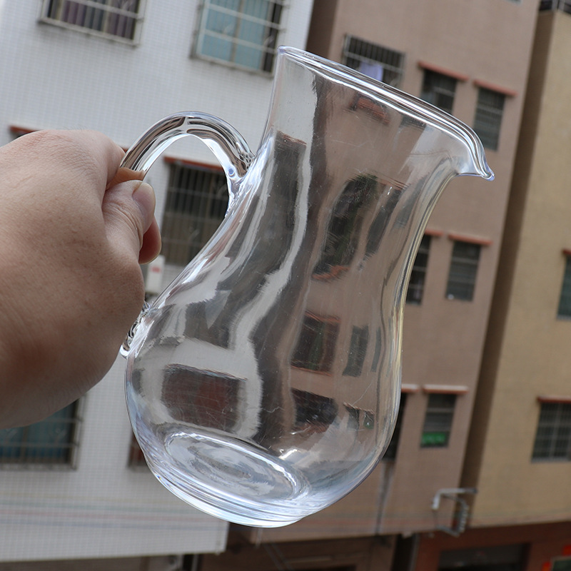 Transparent glass wine spoon with handle, white wine dispenser, cocktail shaker, large, medium and small, red wine dispenser Application Scenario