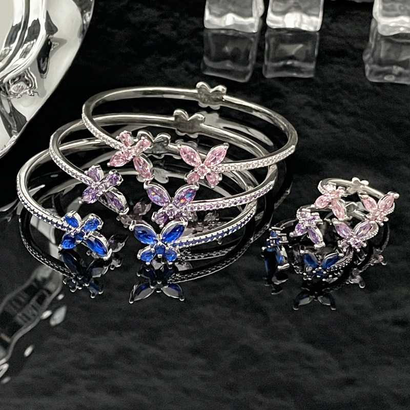 The new women's double butterfly bracelet with a touch of light luxury and ethereal charm, featuring full diamonds and a high-end, niche, cold and sweet style Application Scenario