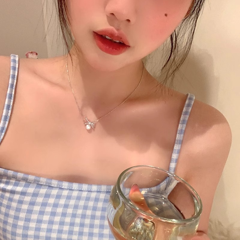 Pearl bow necklace accessory for women's new 2025 sense light luxury niche collarbone necklace choker Application Scenario