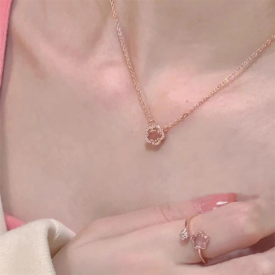 Romantic Zircon cherry blossom necklace for women, new light luxury peach blossom pendant collarbone chain, niche high-end feel, versatile necklace trend details Picture