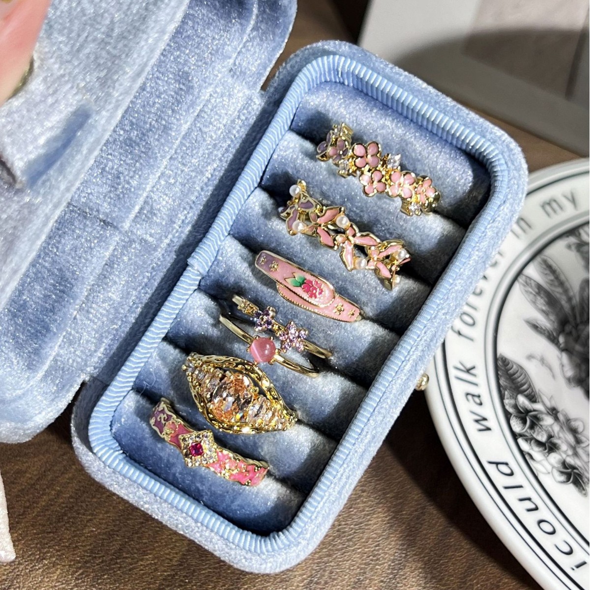 A trendy new Chinese-style gourd-shaped pink flower enamel sweet and cool ring with a cold and elegant female butterfly style Application Scenario