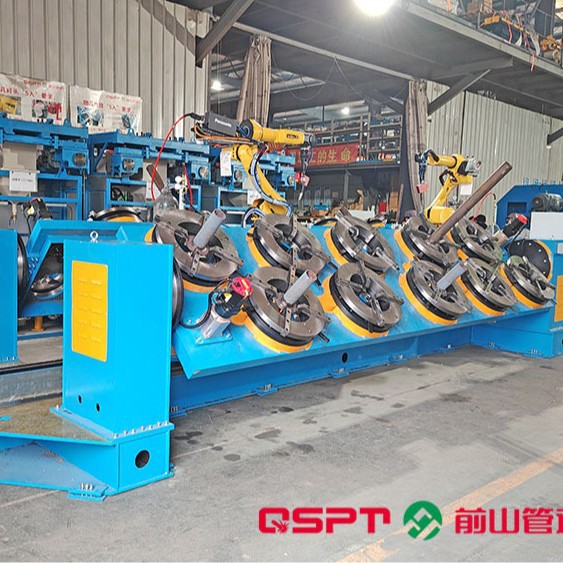 The intelligent robot pipe flange welding center features two robots and multiple chucks, ensuring continuous welding with extremely high efficiency details Picture
