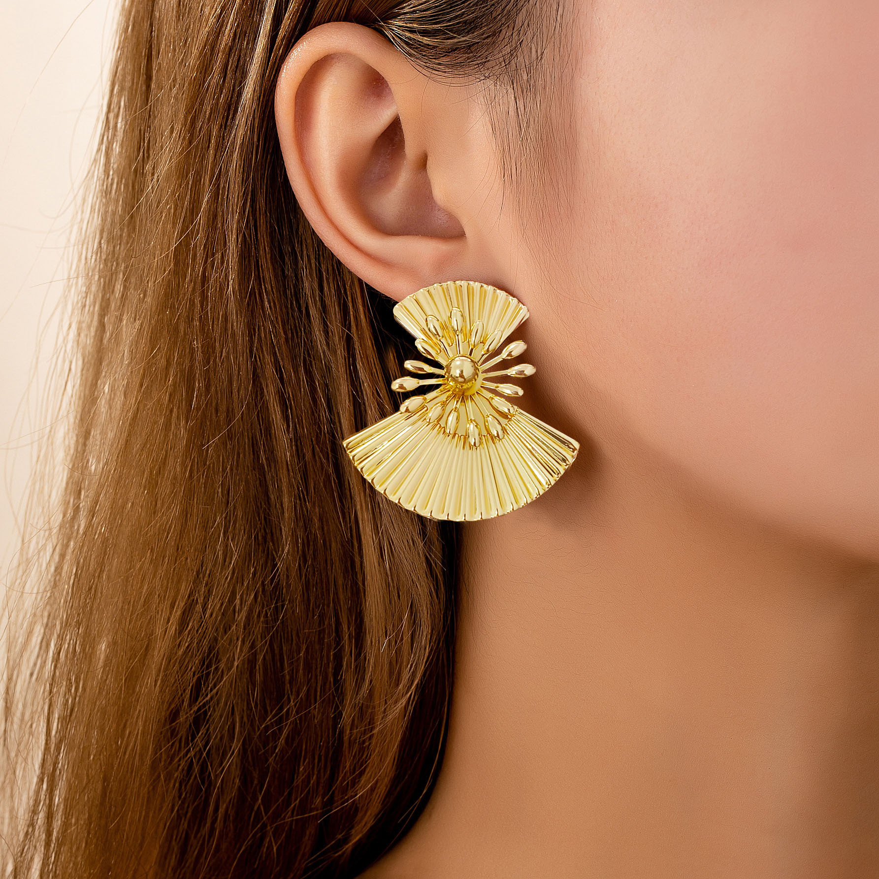 Cross-border best-selling personalized and fashionable metal fan-shaped stud earrings with a retro geometric design feel are trendy earrings and accessories for women details Picture