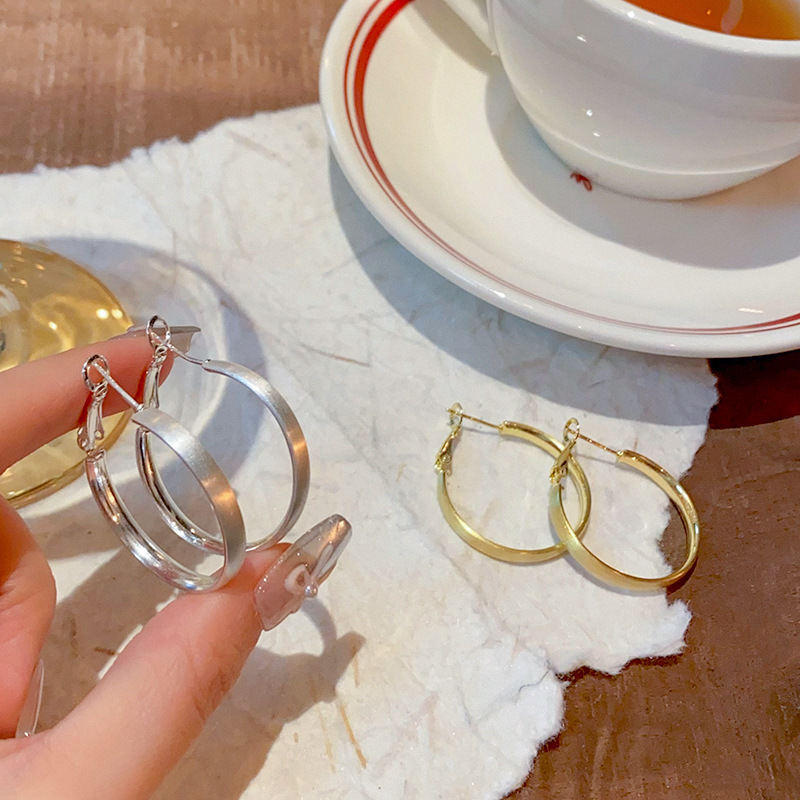 Korean classic matte plain ring earrings, versatile, niche, simple, wide face ear rings, high-end, trendy and hot girl earrings Specification drawing