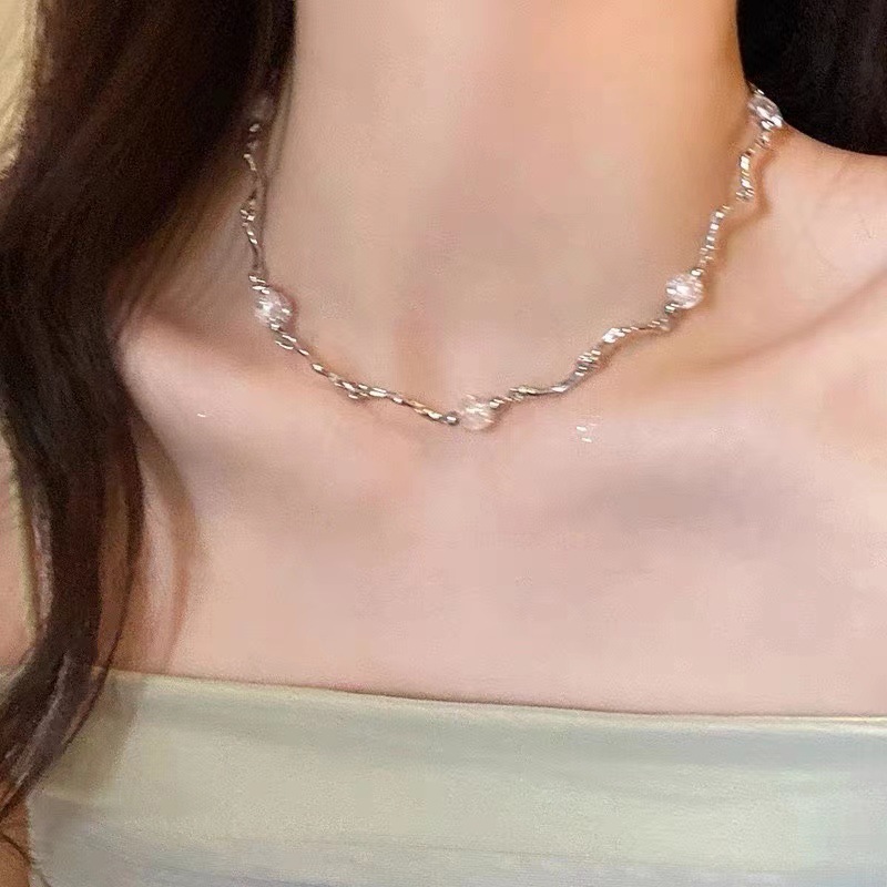 Irregular metal necklace, a cool summer style for women, a versatile necklace accessory for Internet celebrities, and an Instagram niche design sense bracelet full figure
