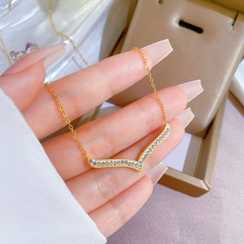 【 All-titanium Steel 】 Minimalist style full diamond big V furnace real gold necklace, female Instagram influencer collarbone chain accessory Specification drawing