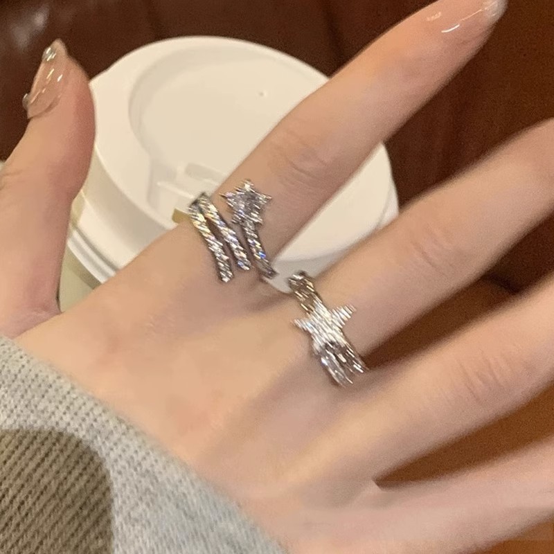 Irregular star-shaped zircon open ring for women, a niche design on Instagram, high-end, fashionable and exquisite layered ring full figure