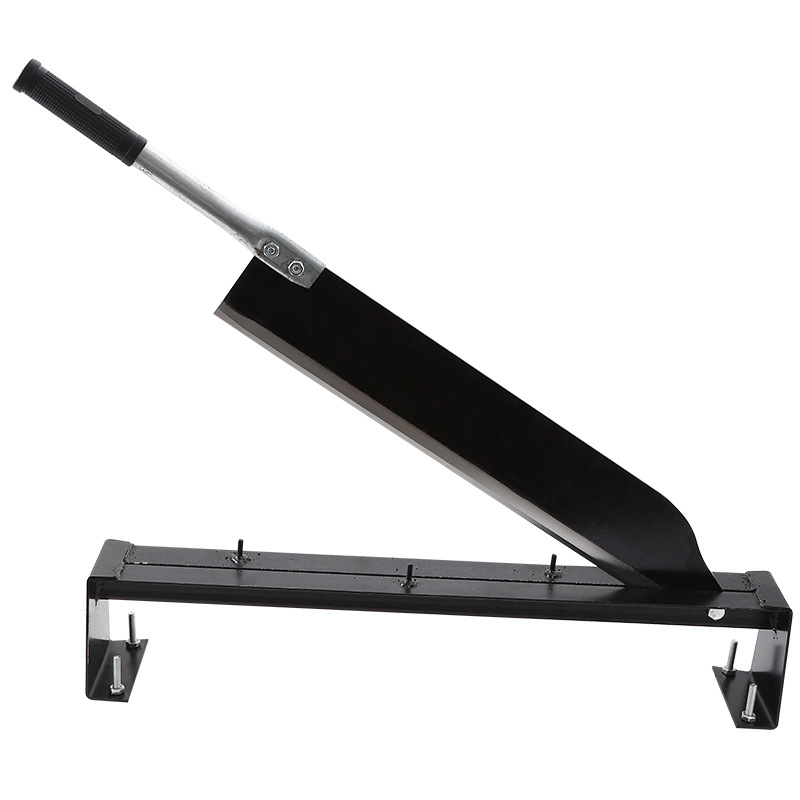 The guillotine knife is a small household hay cutter for manually cutting cattle and sheep. The hay cutter is a gate knife made of manganese steel and is an old-fashioned binding knife Item Picture