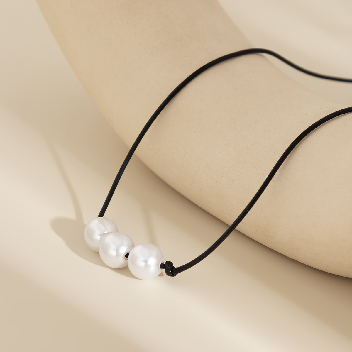 European and American cross-border jewelry, simple design sense beaded collarbone chain, Bohemian ethnic style imitation pearl necklace Application Scenario