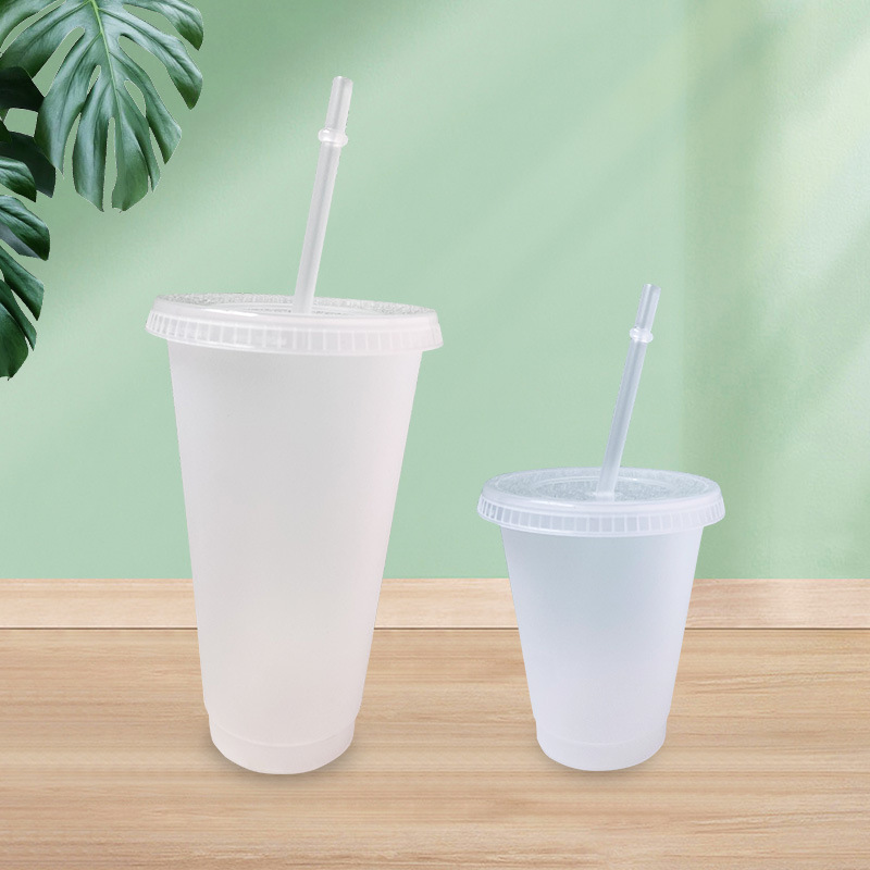 Transparent pp lightweight and portable plastic straw cups 500ml and 700ml plastic cups with straws wholesale from manufacturers Application Scenario