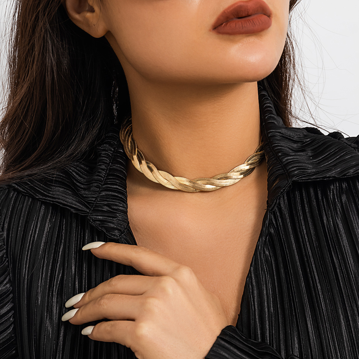 European and American cross-border jewelry, cold style design sense, plain chain collarbone chain necklace, simple snake bone chain metal necklace for women details Picture