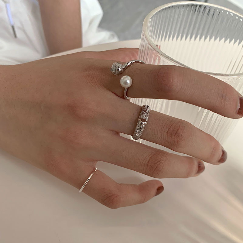 A niche and cold style pearl ring, a fashionable, individualistic and versatile trendy open-mouth ring for women, new release in 2023 details Picture